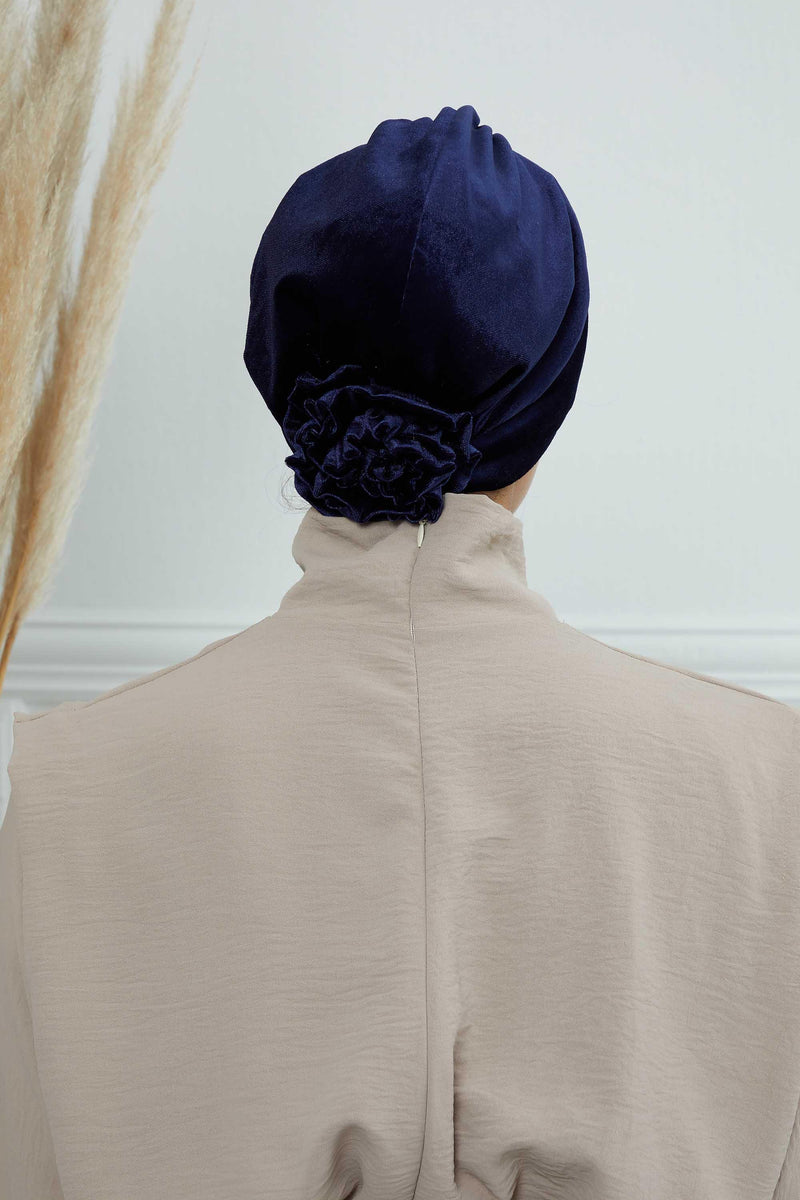 Vorgebundene Turbanmütze aus Samt mit Rosenmotiv auf der Rückseite, Sofort-Turbanmütze aus Samt für den Winter, Chemo-Kopfbedeckung aus Samt, B-53K