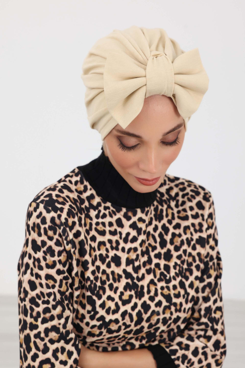 Comfortable Winter Turban Bonnet with Detachable Bowtie, One-Size Removable Bow Turban for Cold Weather, Cozy Ribbed Instant Turban,B-27RB