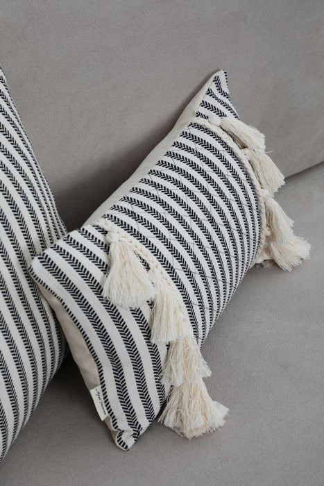 https://www.aishasdesign.com/cdn/shop/files/boho-decorative-cotton-throw-pillow-covers-with-tassels-30-x-50-cm-12-x-20-inch-cushion-covers-farmh-66089_467x700.jpg?v=1688960202