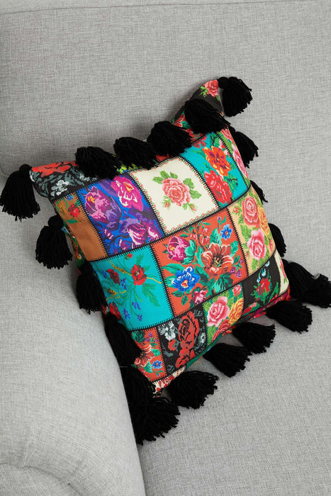 Kissenbezug mit Karnevalsmotiv und vielen bunten Quasten, 18 x 18 Zoll, bedruckter Kissenbezug mit Blumenmuster und Quastendesign, K-277