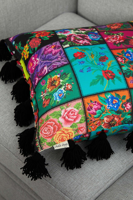 Kissenbezug mit Karnevalsmotiv und vielen bunten Quasten, 18 x 18 Zoll, bedruckter Kissenbezug mit Blumenmuster und Quastendesign, K-277