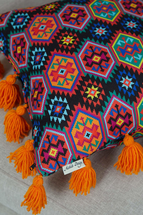 Kissenbezug mit Karnevalsmotiv und vielen bunten Quasten, 18 x 18 Zoll, bedruckter Kissenbezug mit Blumenmuster und Quastendesign, K-277