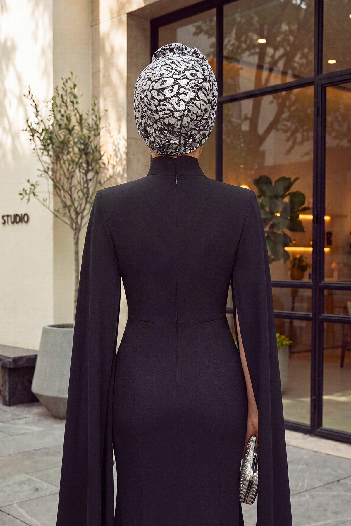Glamouröser Instant-Turban-Hijab mit Paillettenrose für Frauen, funkelnde modische Hijab-Kappe, elegantes vorgebundenes Kopftuch mit großem, ausgefallenem Rosendetail, B-21P