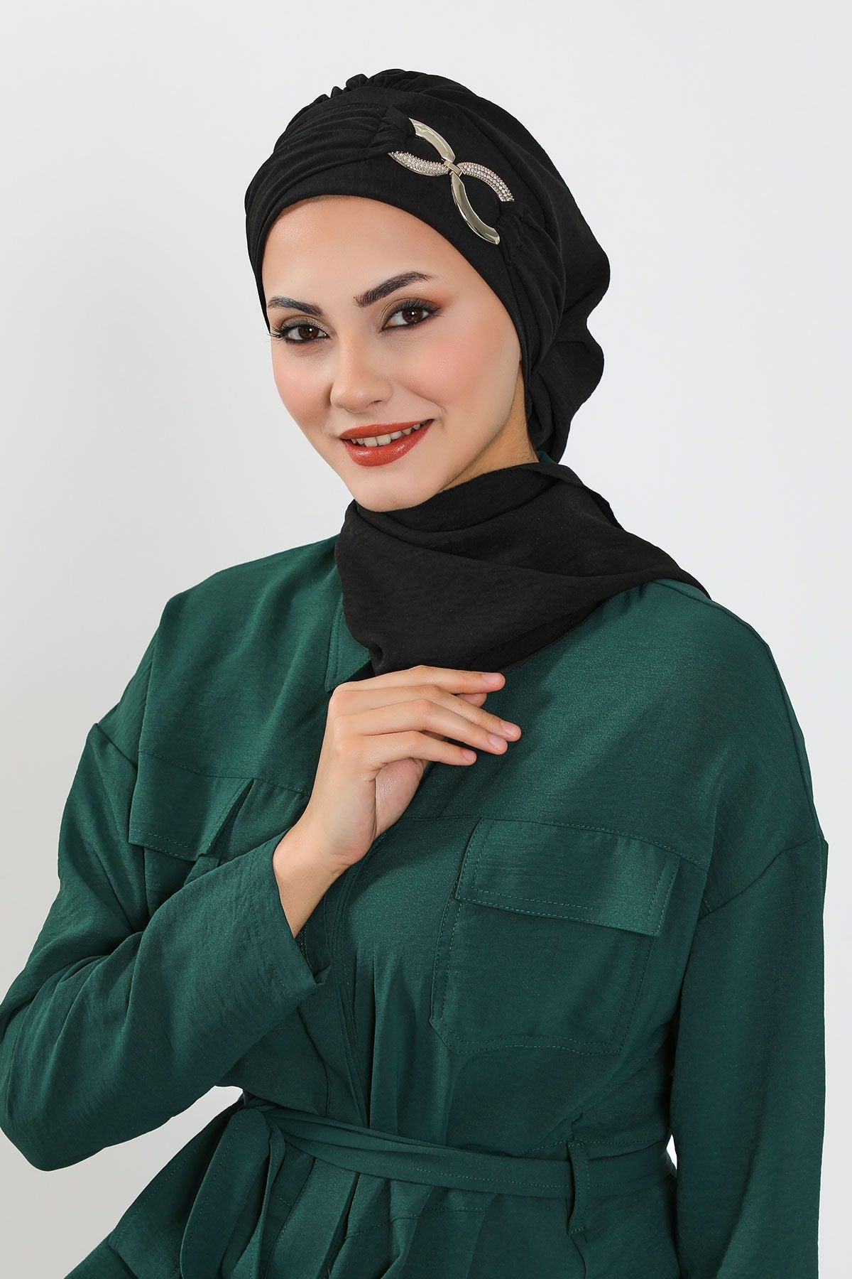 Instant Turban Lightweight Aerobin Scarf Head Turbans with Gorgeous Gold Accessory For Women Headwear Stylish Elegant Design,HT-94 Black