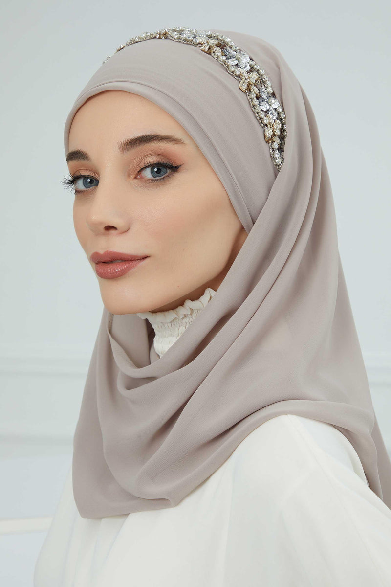 Luxuriöser Abend-Hijab mit eleganten Accessoires, Chiffon-Hochzeits-Hijab für besondere Anlässe mit goldenen oder silbernen Accessoire-Optionen, CPS-100