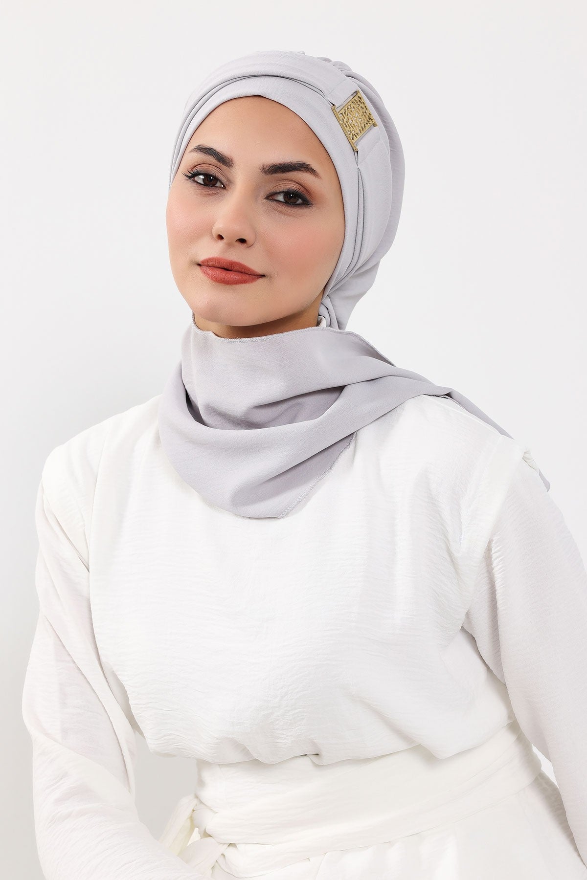 Modest Fashion Instant Aerobin Turban with Leopard Pattern Accessory, Pre-Tied Aerobin Hijab with Chic Metal Accessory,HT-11A Light Grey