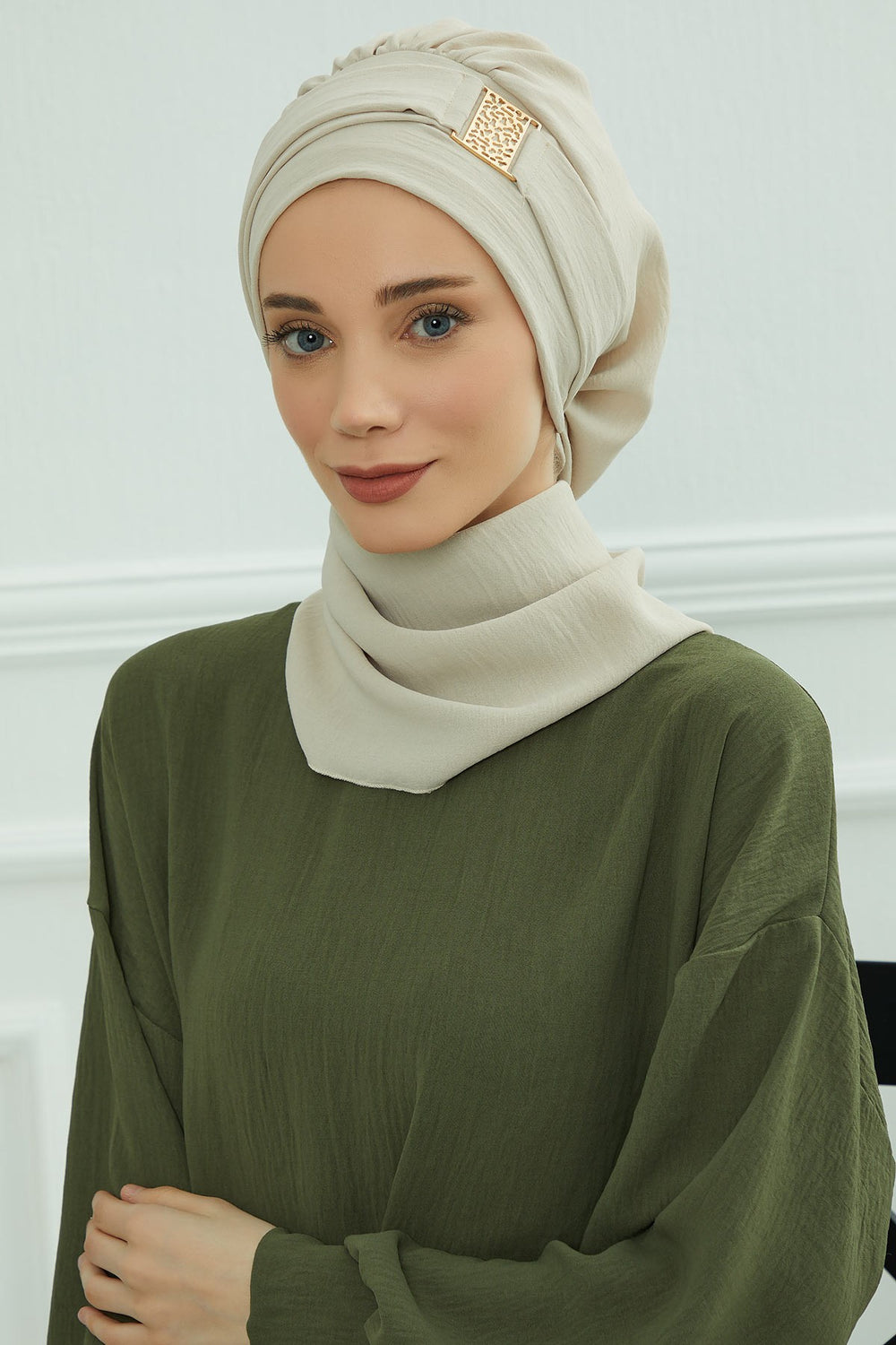 Modest Fashion Instant Aerobin Turban with Leopard Pattern Accessory, Pre-Tied Aerobin Hijab with Chic Metal Accessory,HT-11A Beige