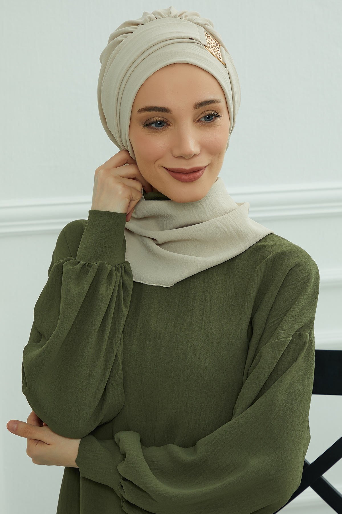 Modest Fashion Instant Aerobin Turban with Leopard Pattern Accessory, Pre-Tied Aerobin Hijab with Chic Metal Accessory,HT-11A Beige