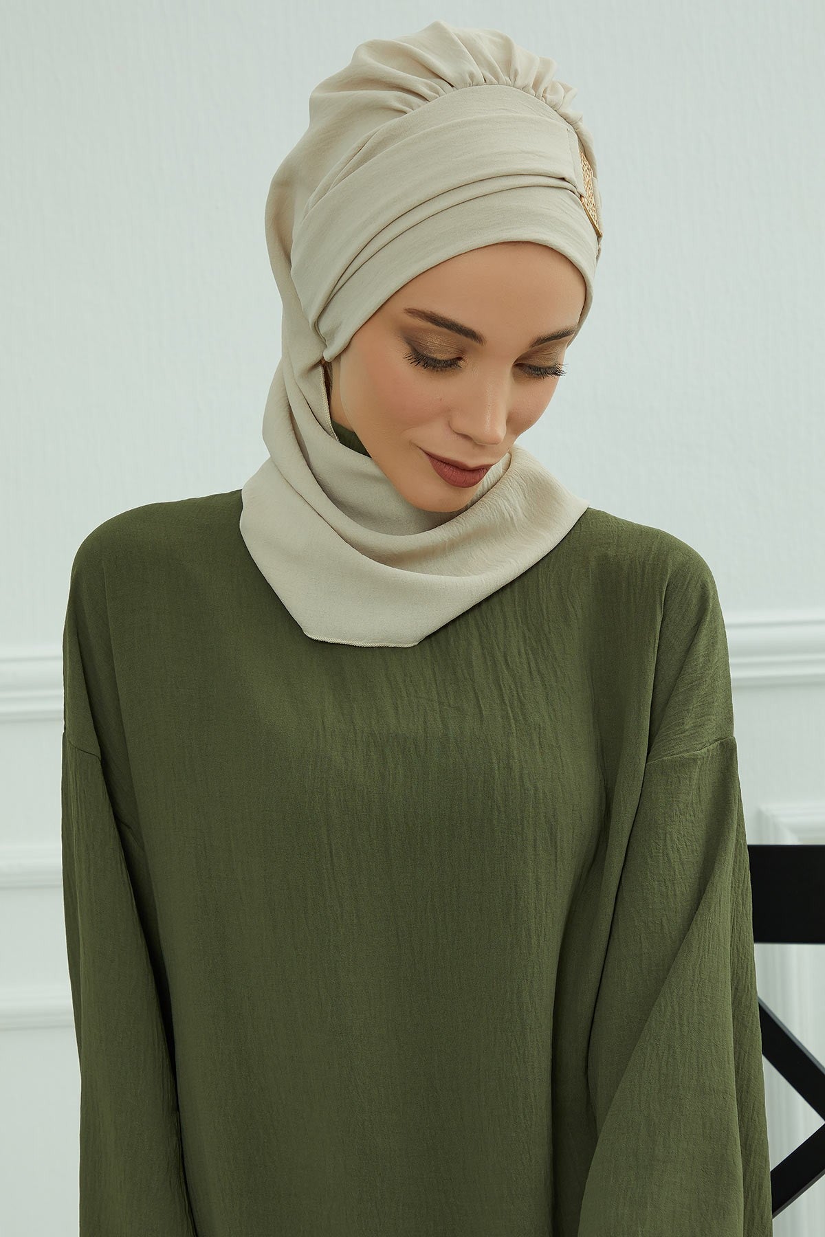 Modest Fashion Instant Aerobin Turban with Leopard Pattern Accessory, Pre-Tied Aerobin Hijab with Chic Metal Accessory,HT-11A Beige