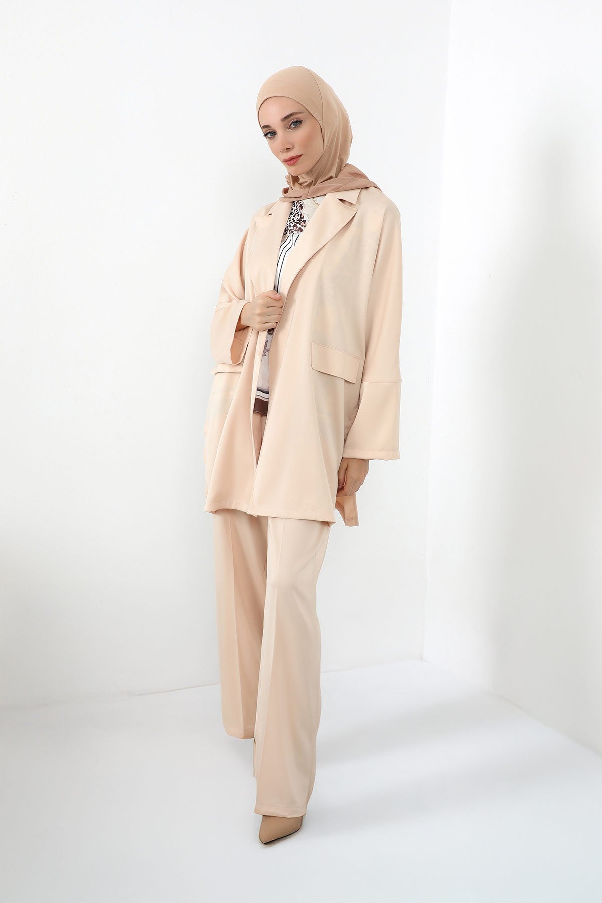Neck-Covering Jersey Bonnet with Chiffon Hood, Full-Coverage Bonnet with Lightweight Chiffon Hood,B-95 Sand Brown