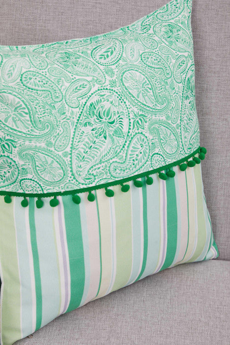 Kissenbezug im Frühlings-Look mit Bommelbesatz, handgefertigt, 45,7 x 45,7 cm, Paisley- und Streifen-Design für Sofa und Couch, K-315