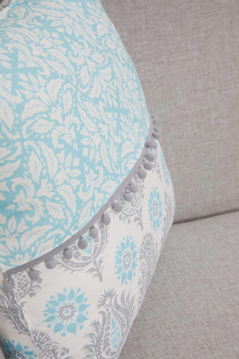 Kissenbezug im Frühlings-Look mit Bommelbesatz, handgefertigt, 45,7 x 45,7 cm, Paisley- und Streifen-Design für Sofa und Couch, K-315