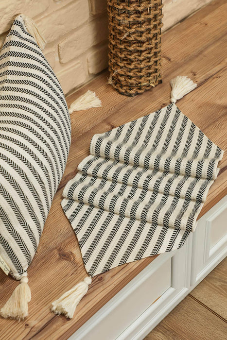 مفرش طاولة قطني مخطط مع شرابة 12 × 36 بوصة (30 × 90 سم) مفرش طاولة قابل للغسل في الغسالة لتزيين المنزل والمطبخ وحفلات الشواء وكل يوم والعطلات، R-55K