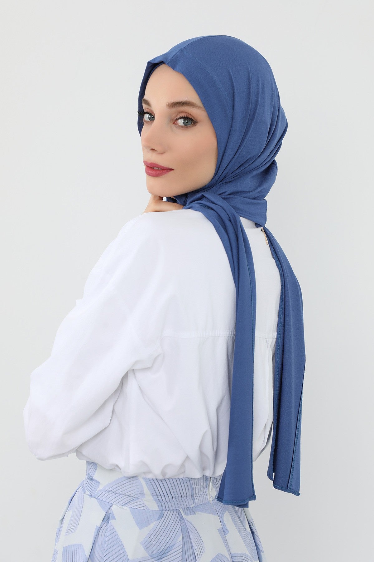 Two-Piece Jersey Hijab Set – Soft Scarf and Matching Undercap, Plain Jersey Hijab & Undercap Set for Everyday Wear,PS-57 İndigo