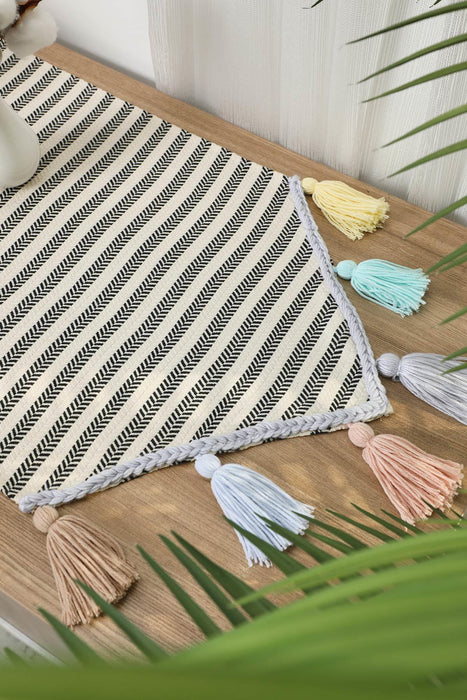Tischläufer aus Baumwolle mit einzigartigem Design und großen, mehrfarbigen Quasten, 40 x 140 cm, maschinenwaschbar, für Dekorationen zu Hause, in der Küche, für Partys, Grillabende, den Alltag und Feiertage, R-54O